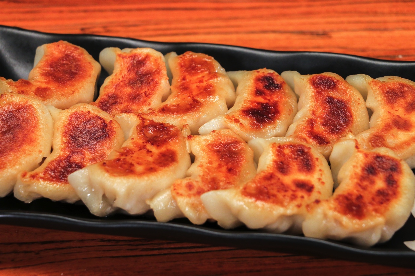 鸡汁锅贴,厨师长教您经典饭店配方,外酥内香轻松会快试试吧!