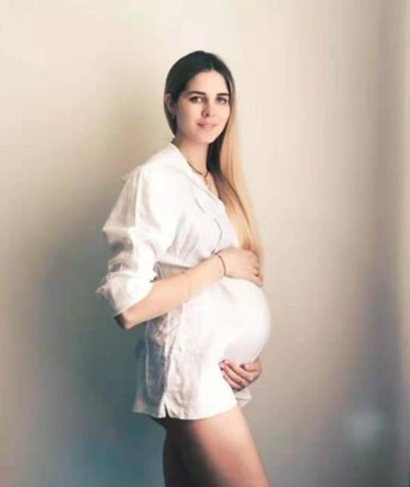 女排又一美女有喜了26岁即将当妈冠上俄国最美排球运动员称号