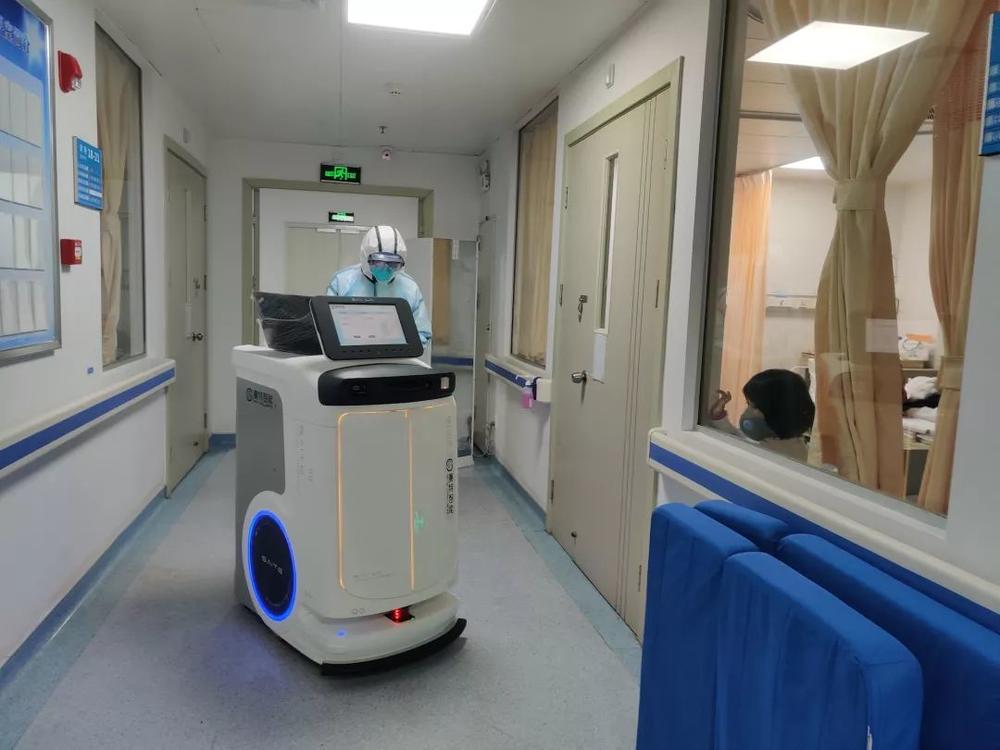 赛特智能配送机器人在广东省人民医院感染内科在这里,智能机器人承担