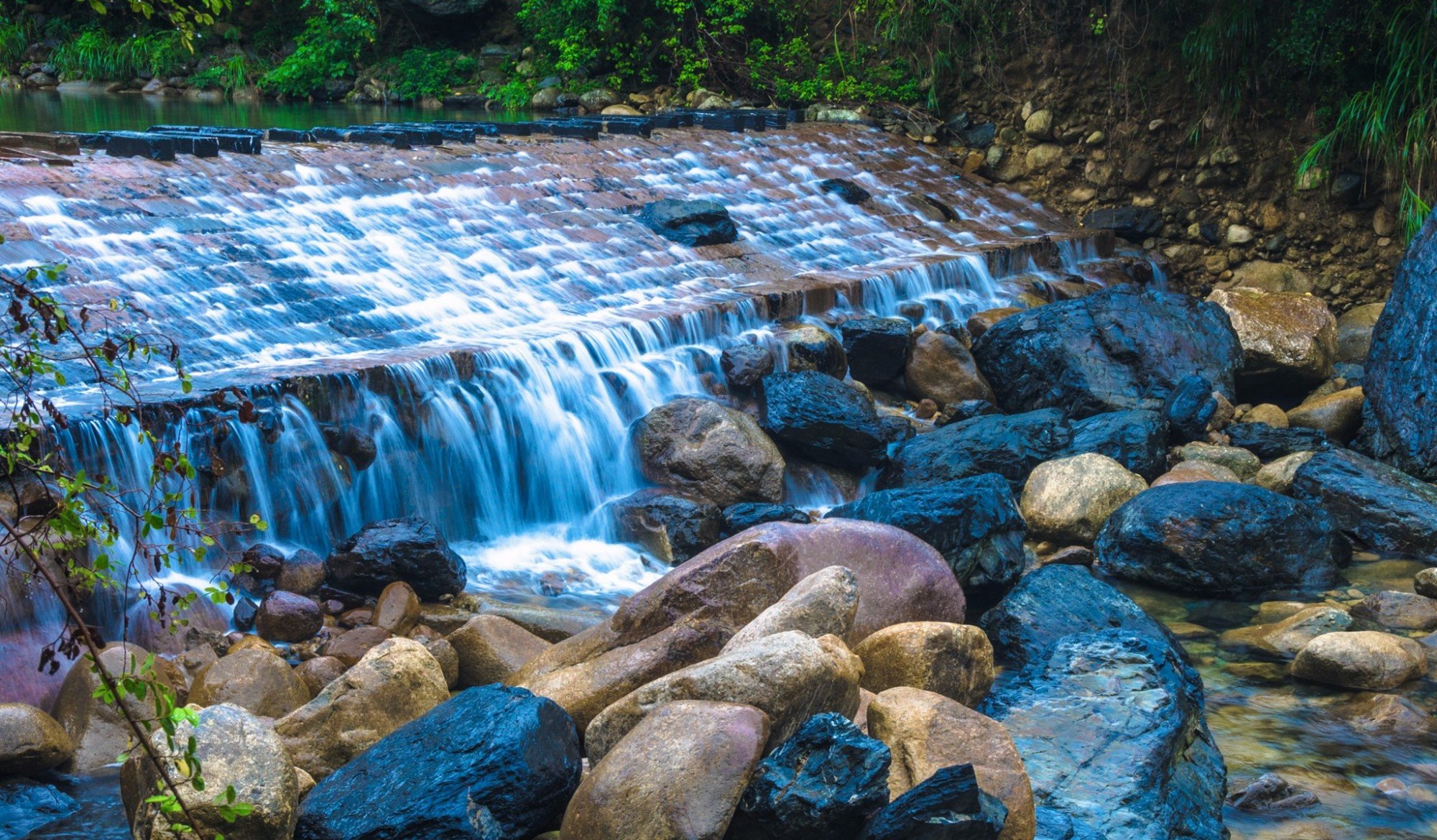 安徽最低调的名山,被誉为皖南"小九寨",华东最后一片原始森林