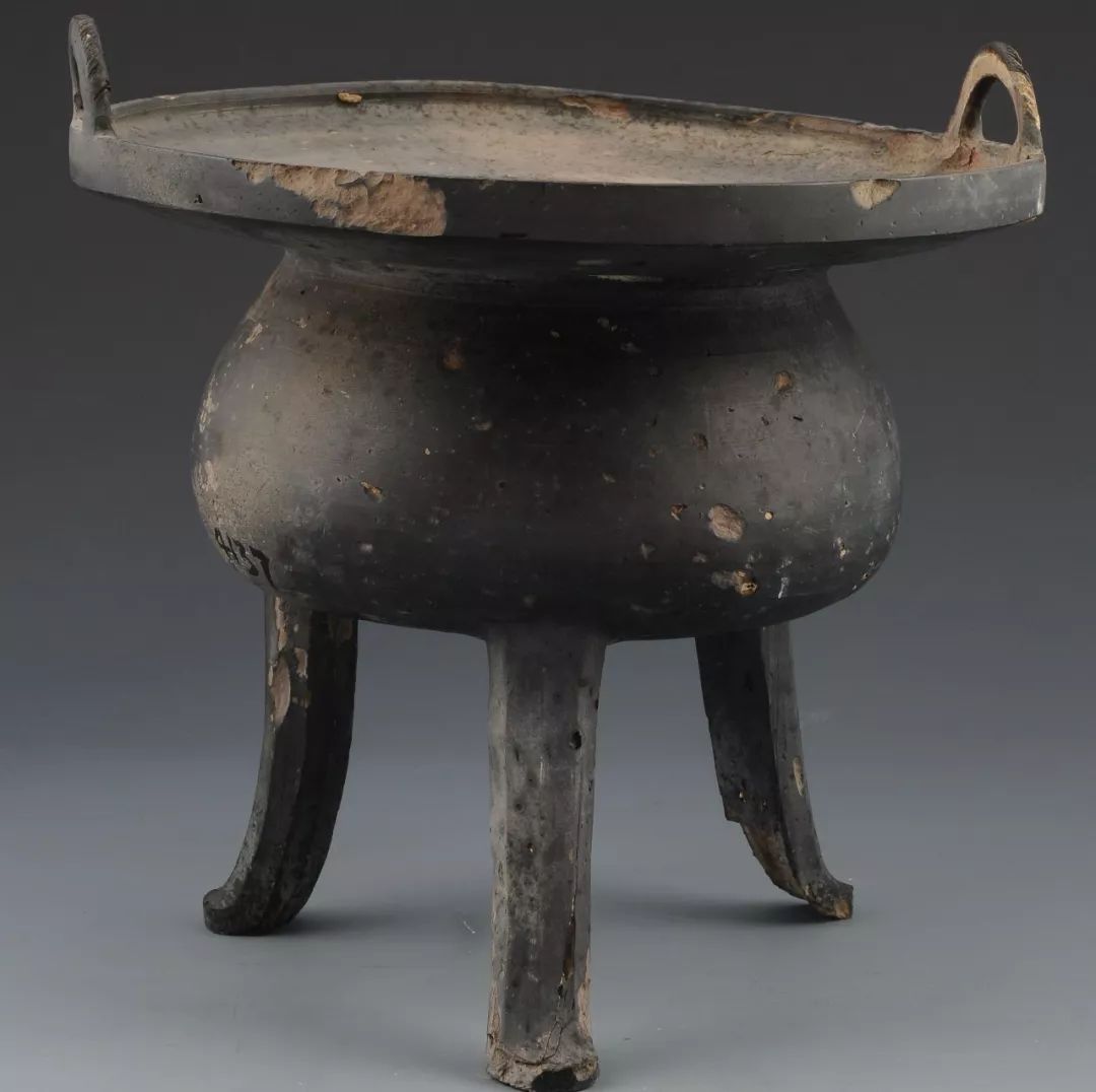 云观江博瑰宝⑦东周云雷纹兽首提梁黑陶盉