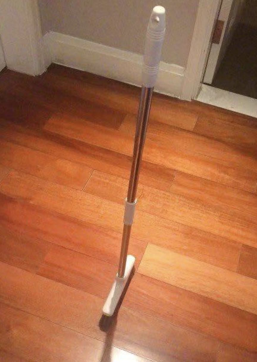 很快画风便失去了控制,有倒立扫把的.有立剪刀的.有立菜刀的.