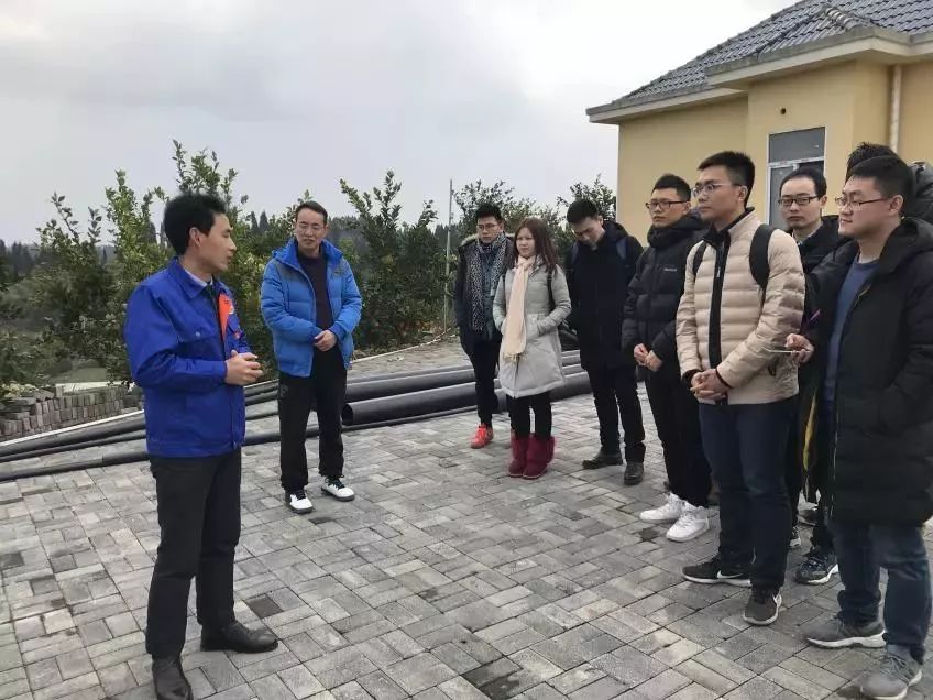 推迟婚礼千里返岗
