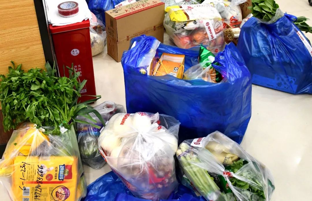 无接触免费上门配送服务郑辉百货在行动