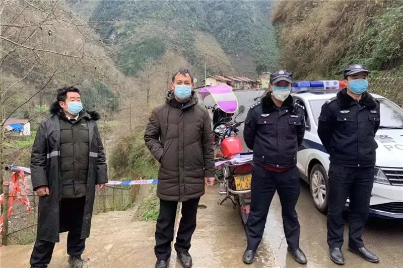 金岩乡县人大代表沙玛佐银带头值守卡点五是设卡防范迅速,及时阻断