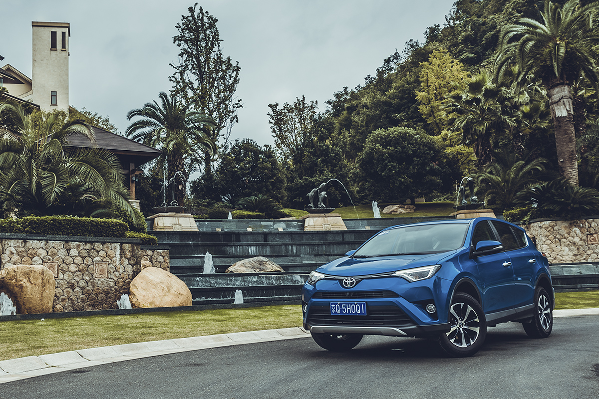 北京地区丰田rav4荣放最高优惠3000元珍珠白色需加价