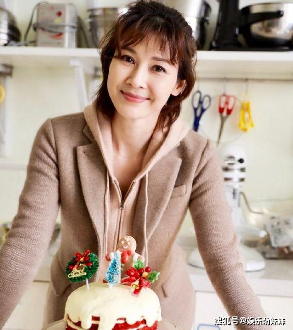 她曾与周一围相恋5年,老公破产她拿出8千万,如今低调做公益!_童蕾