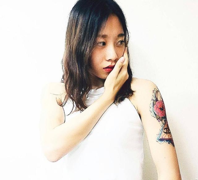 原创23岁中国短跑女神比赛时腰部贴遮羞布私密纹身惹争议