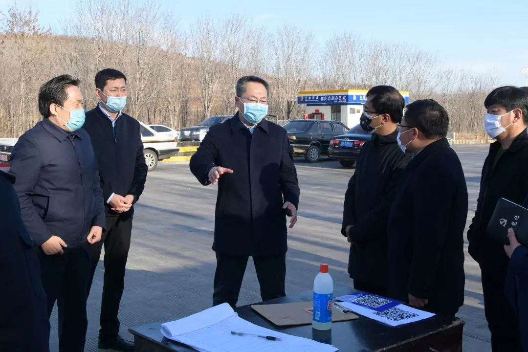 胡晓刚调研各重要交通卡点时强调 在最吃劲的关头严防死守