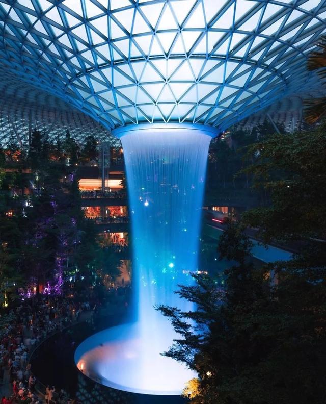 探访新加坡最大的室内花园并自带网红体质的樟宜机场