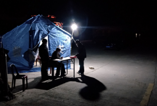 福建德化发挥光和热元宵疫线守夜