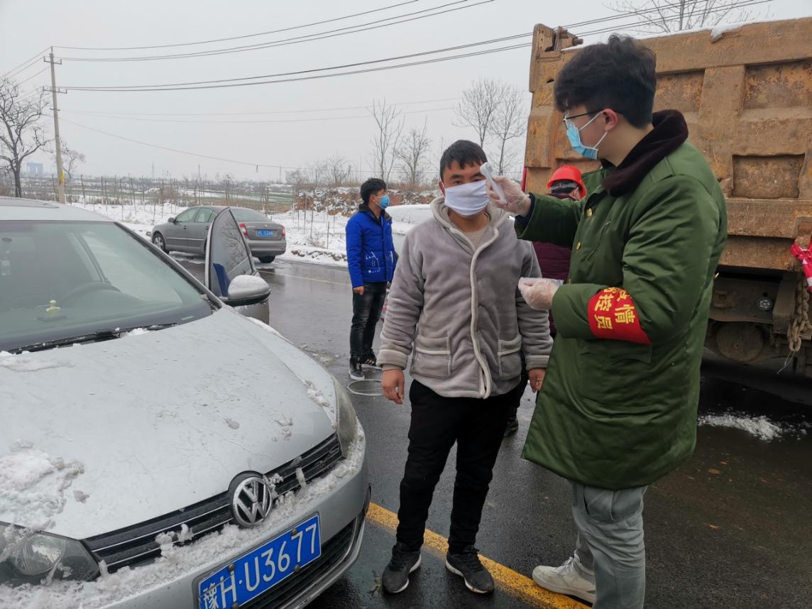 焦作市:抗击疫情-大学生志愿者勇向前