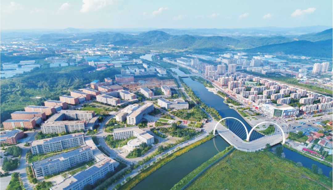 本溪高新区又名中国药都,是经国务院批准设立的国家级高新区,地处沈阳