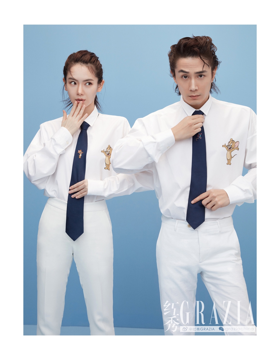 戚薇与老公李承铉 身穿情侣款衬衫温情可爱