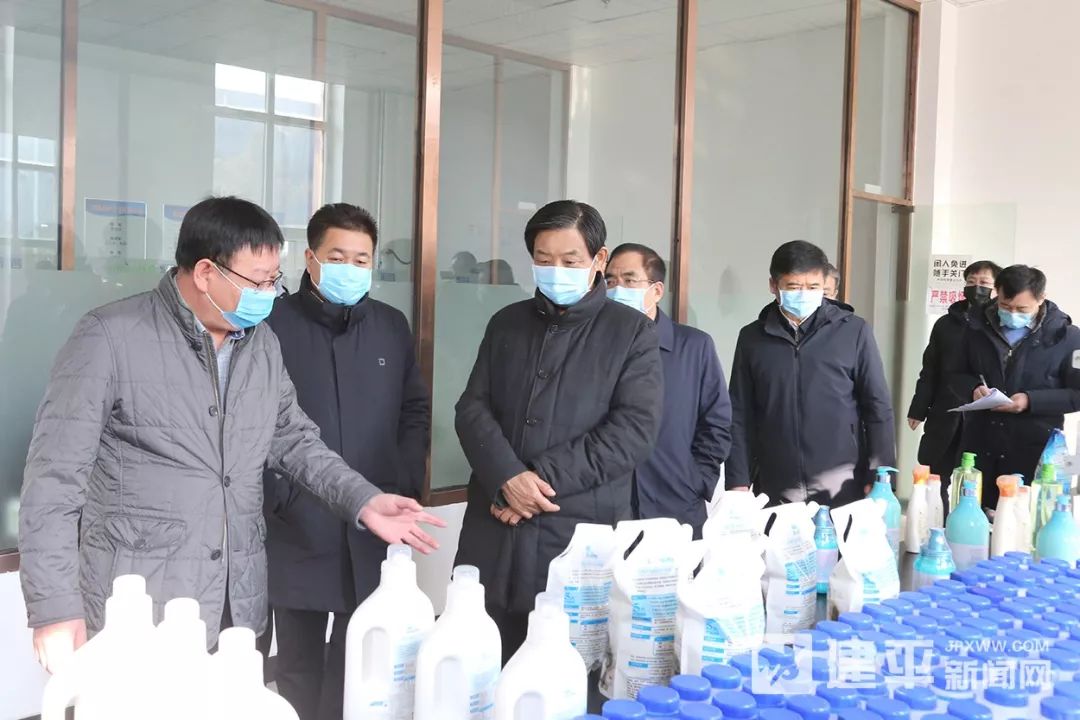 蹇彪到建平县督察检查疫情防控和企业开复工工作