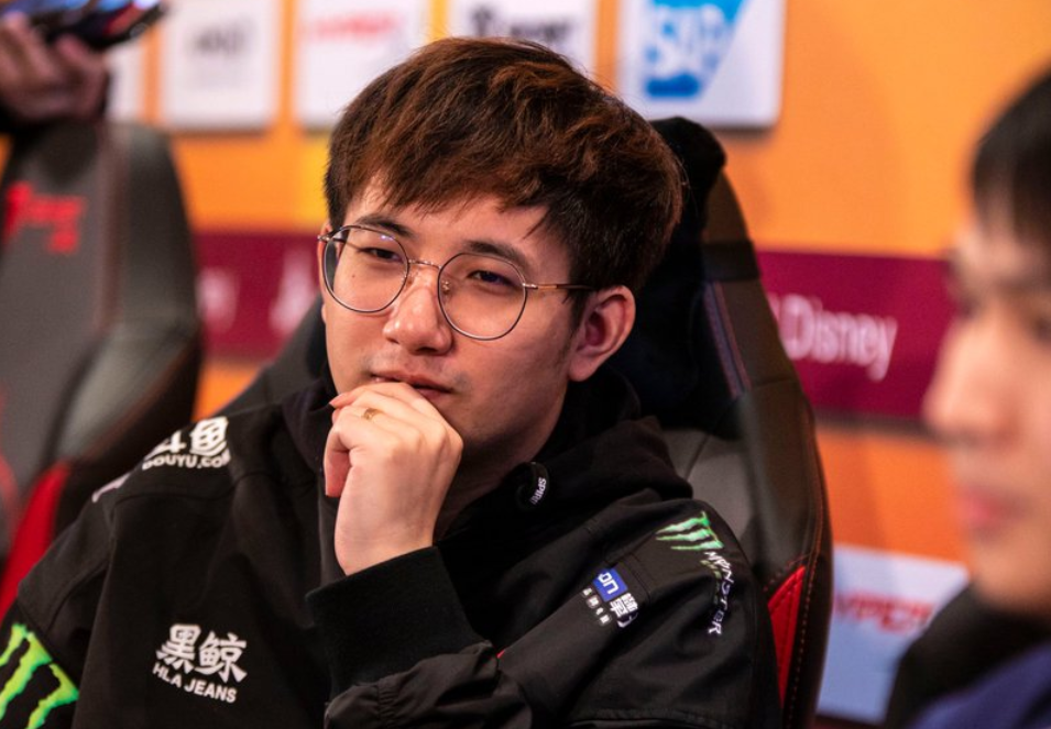 dota2:lgd一号位又双叒换人了,网友建议b神自费加盟