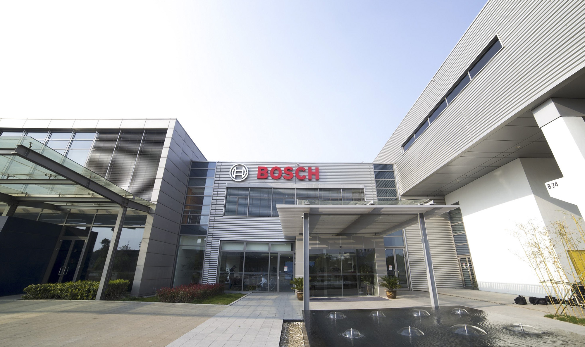 在苏州博世公司从事制动系统标定的杨姓工程师透露,公司已经于2月10日