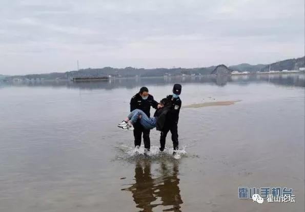 六安一女子落水东淠河被正在防疫一线巡逻民警救起