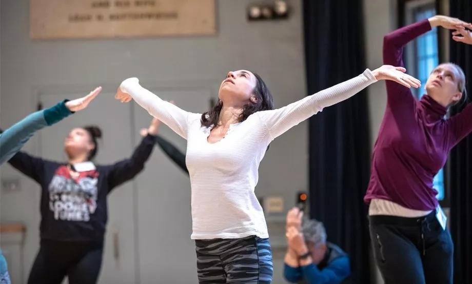 你以为的方舱广场舞其实是音乐舞蹈疗愈