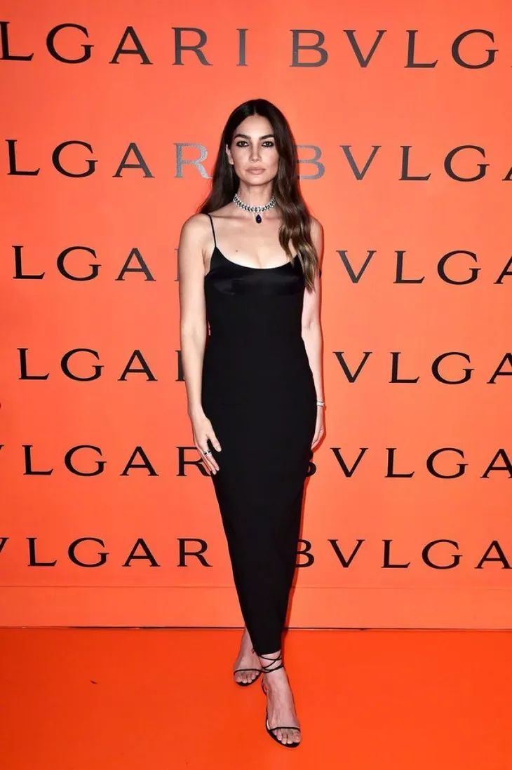 kendall的死亡芭比粉美得过凯特王妃的旧衣新穿么?