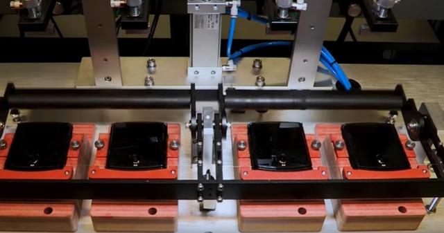 外媒测试 razr 折叠机转轴寿命只有 27000 次?motorola 有话要说