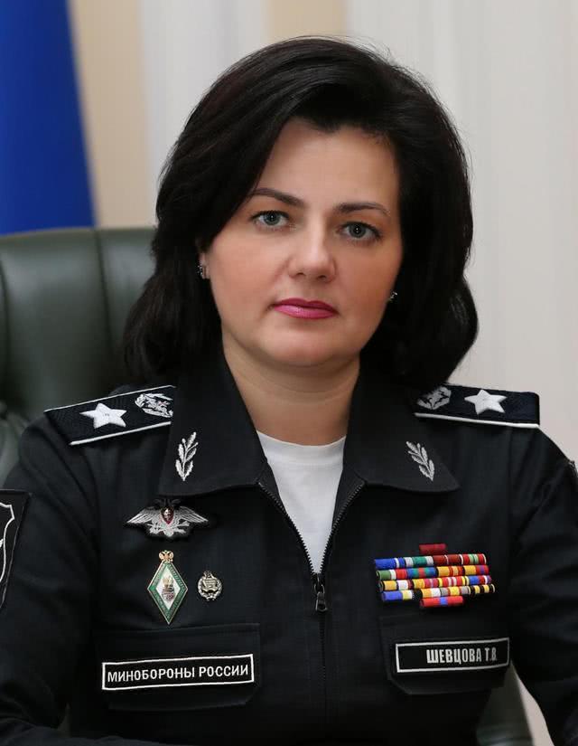 而俄罗斯联邦国防部副部长便是一位女性,这位位居军队高位的女将军名