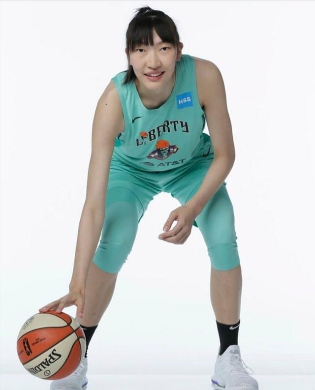 著名作家刘信达:应该让肖战追韩旭_中国女篮