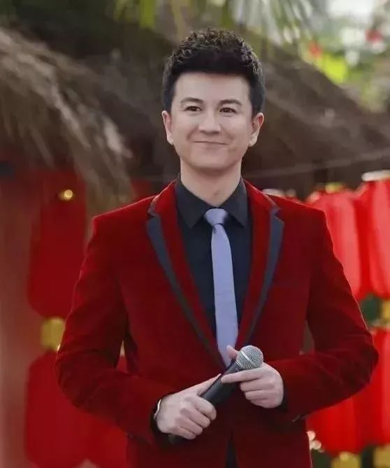 央视主持人邀你一起绕口令大pk!_马跃