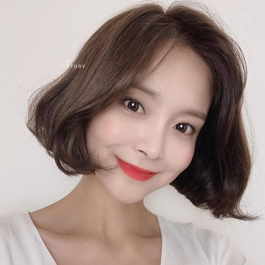 的那种短发都算是初恋头,最多就是发尾稍微有点弧度,发型一般也没有多