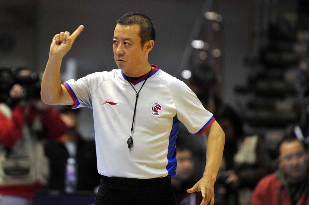 cba最悲情的裁判员!跟腱断裂坚持吹罚,生涯末期饱受质疑