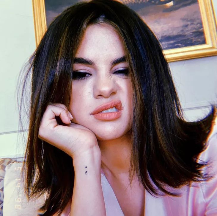 图片来源ins/ 新浪微博图文协助vanessa时尚cosmo原创内容如需转载,请