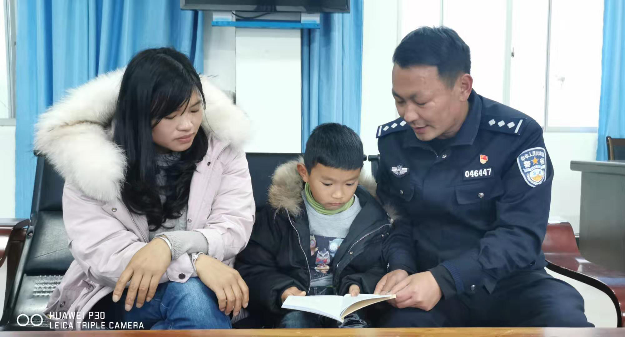 保山龙陵警嫂与丈夫"艺"起抗"疫"激起千层浪