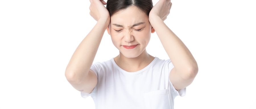 一般认为跟阴虚内热有关系,阴液不足,阴不制阳,阳气内盛,从而出现两