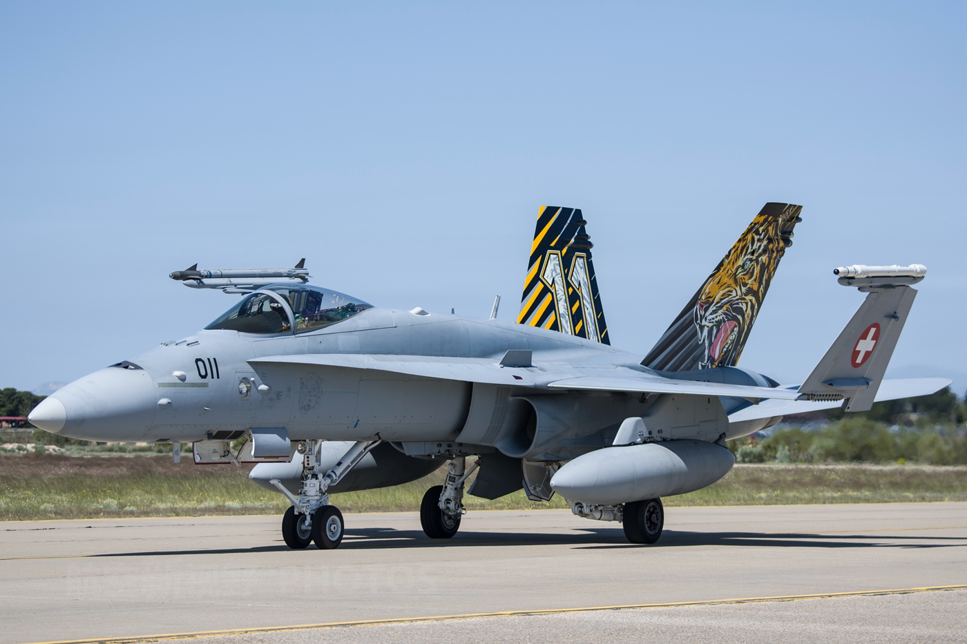 原创波音fa18大黄蜂战斗机瑞士空军主力军机机翼可折叠从未上舰