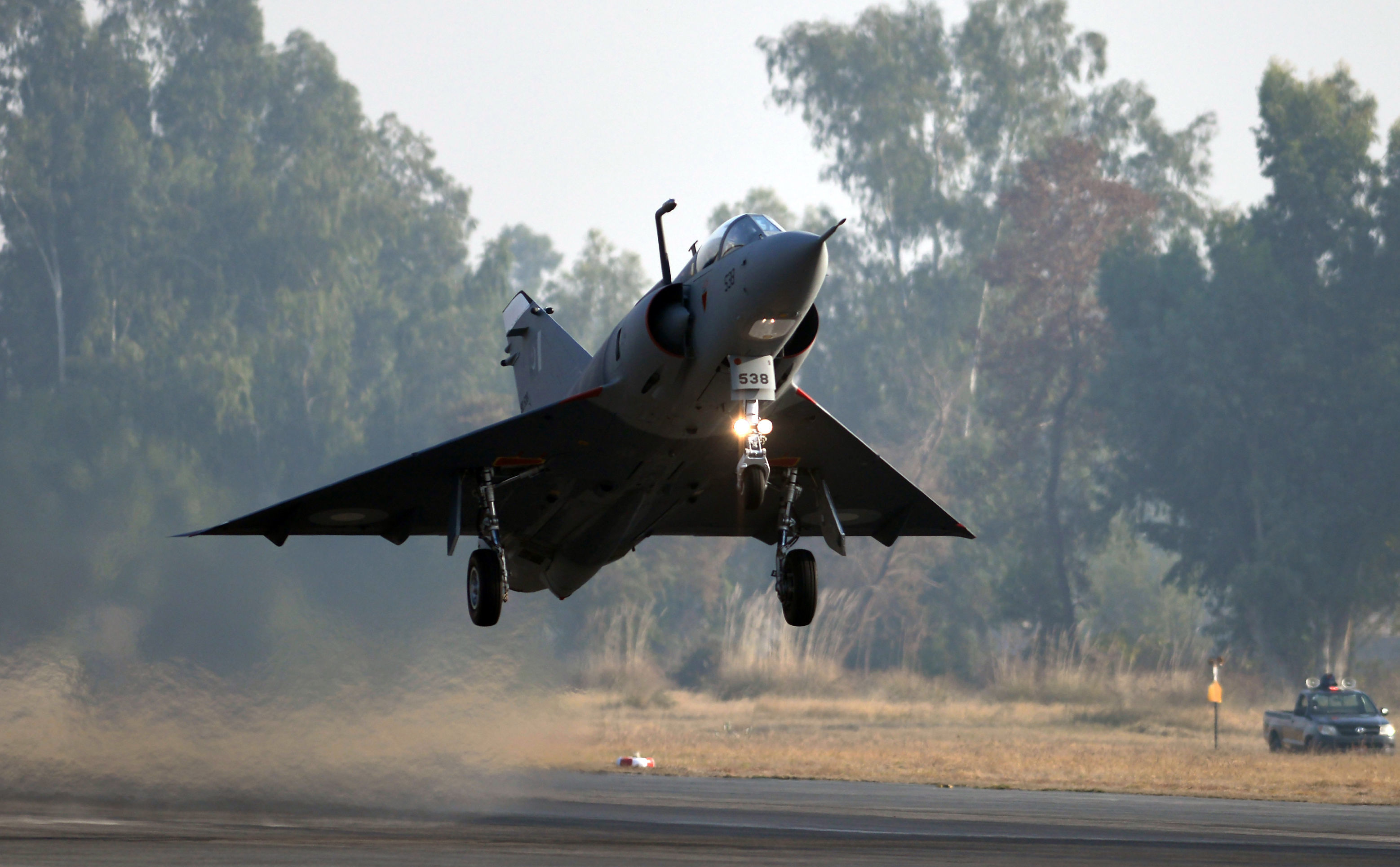 巴基斯坦幻影战机坠毁,飞行员没能安全弹出