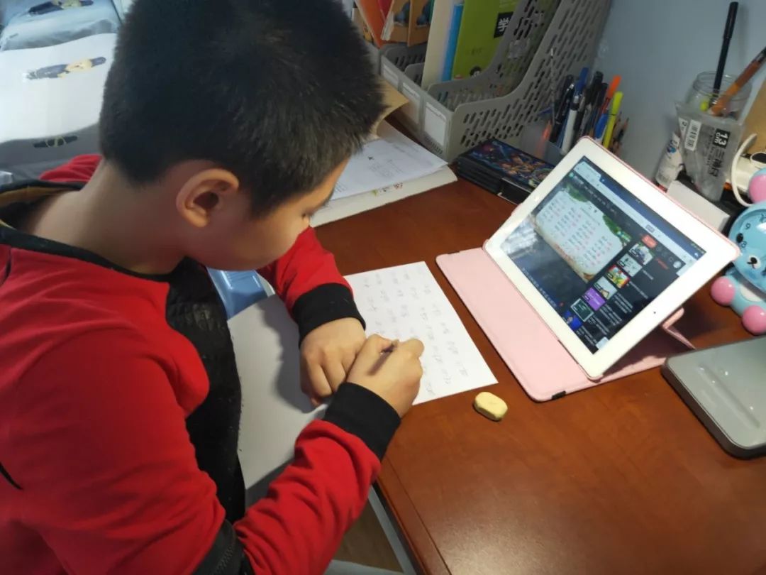 【经五战"疫"】空中面对面——济南市经五路小学陪伴式空中课堂如约