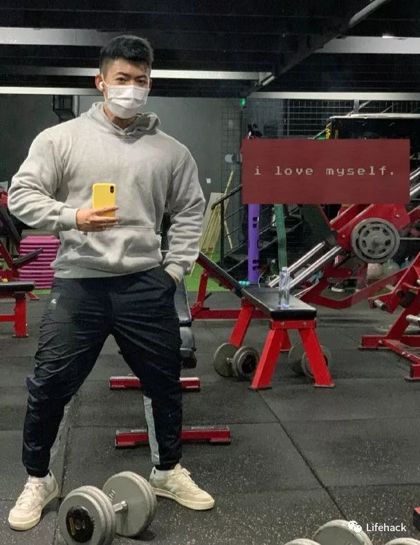 网红型男们示范如何戴口罩~_健身