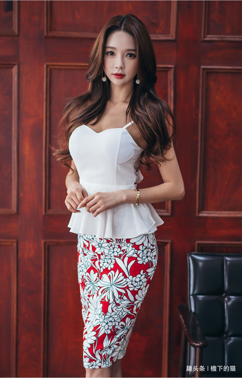 朴洙妍-艳红勾菊清荷吊肩衫鉴赏