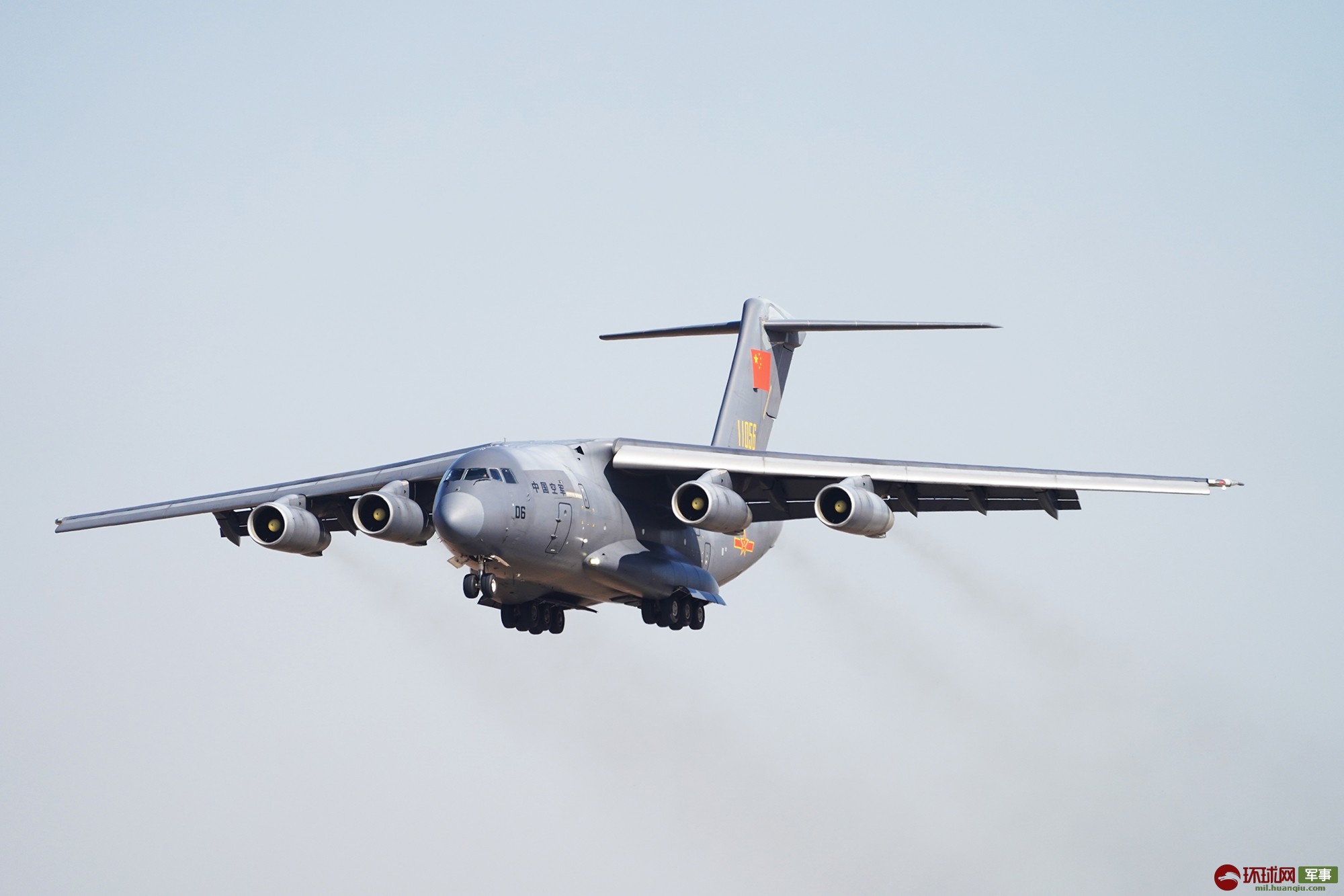 6架"胖妞"飞抵武汉!网友:看到中国空军瞬间泪目_运输机