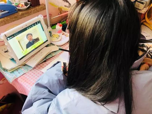 停课不停学网课上了10分钟母慈子孝瞬间崩塌朋友圈里的家长刷屏了