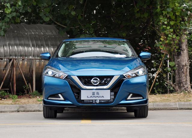 日产尼桑颜值派三厢车起售价不足十万朋友你还在想什么