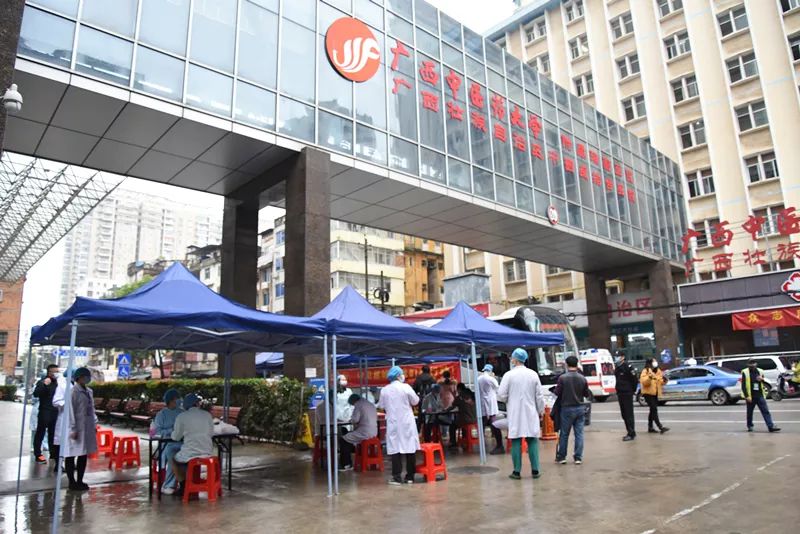 广西中医药大学附属瑞康医院医务人员带头献血助力疫情防控