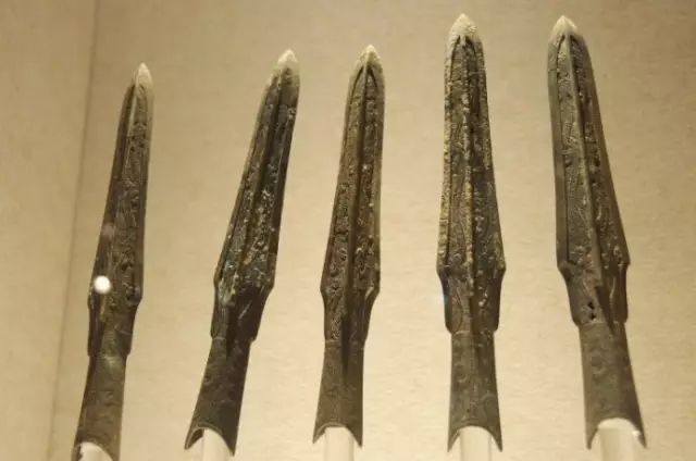 鎏金铜矛 汉代铜弩机 汉代裂瓣纹银盆 汉代裂瓣纹银盒 汉代玉环和玉璜