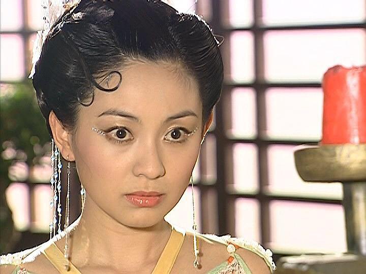 庞飞燕的女演员,还演了大汉天子的秋蝉,灵气漂亮,但都是配角.