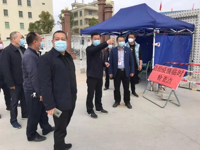 市委政法委副书记肖晓东参加会议和检查指导.