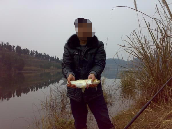 钓到的鱼眼睛发红属于高档河鲜叫它红眼马郎