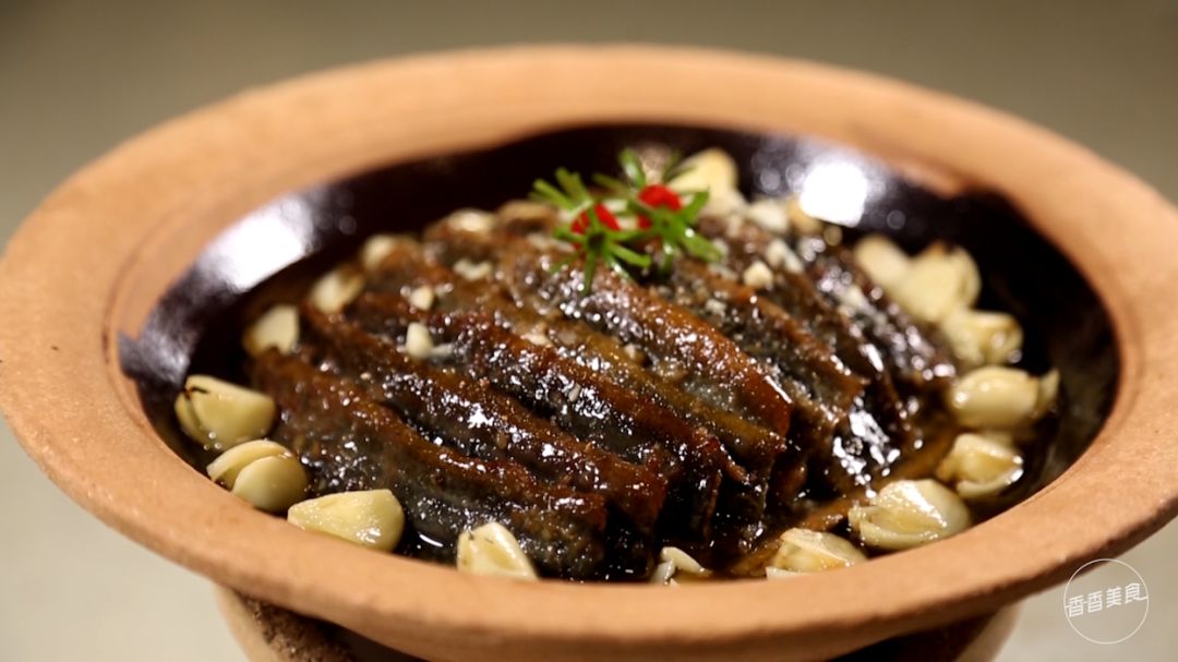 这蒸菜和蒸菜还不一样,在天门,当地人能划分出九种完全不同的蒸菜技艺