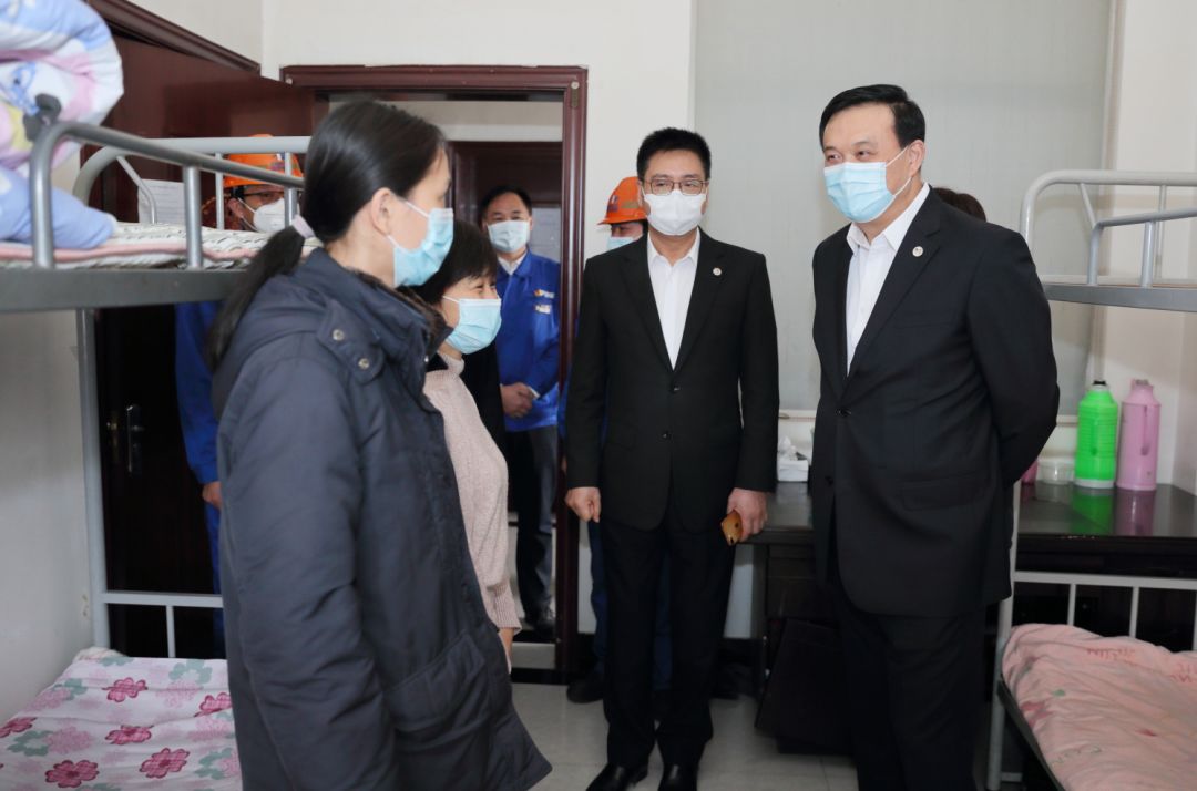 董才平赴一线慰问留宿员工感谢倾力付出全力保障生活