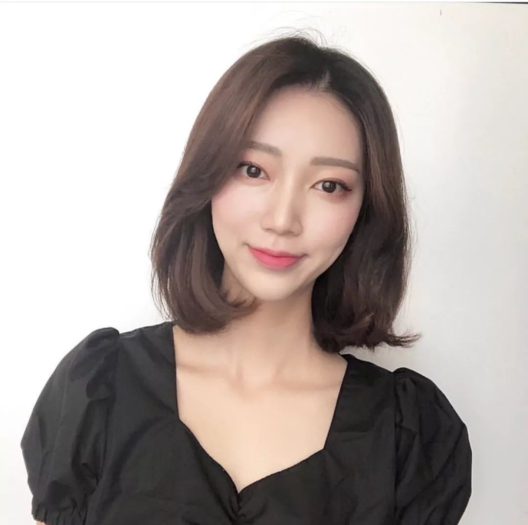 7979797979发型千千万,大波浪最美,波波头最经典,如今越来