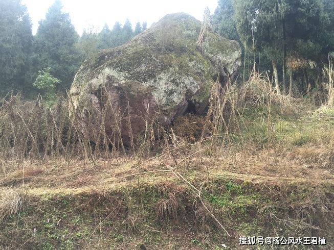 原创风水宝地太师椅形双峰迎主风水大师王君植四川成都看风水寻龙实拍
